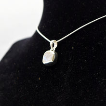 Load image into Gallery viewer, Moonstone pendant 925 Silver