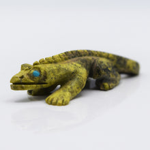 Load image into Gallery viewer, Zuni Geko Totem Animal