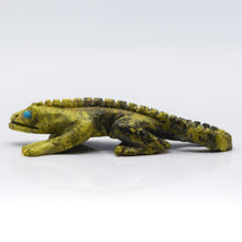 Load image into Gallery viewer, Zuni Geko Totem Animal