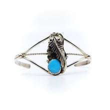 Load image into Gallery viewer, Navajo Turquoise Overlay 925 Silver bracelet with leaf pattern
