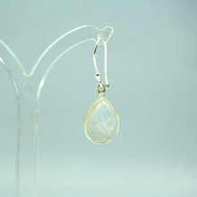 Load image into Gallery viewer, Moonstone earring 925 Silver
