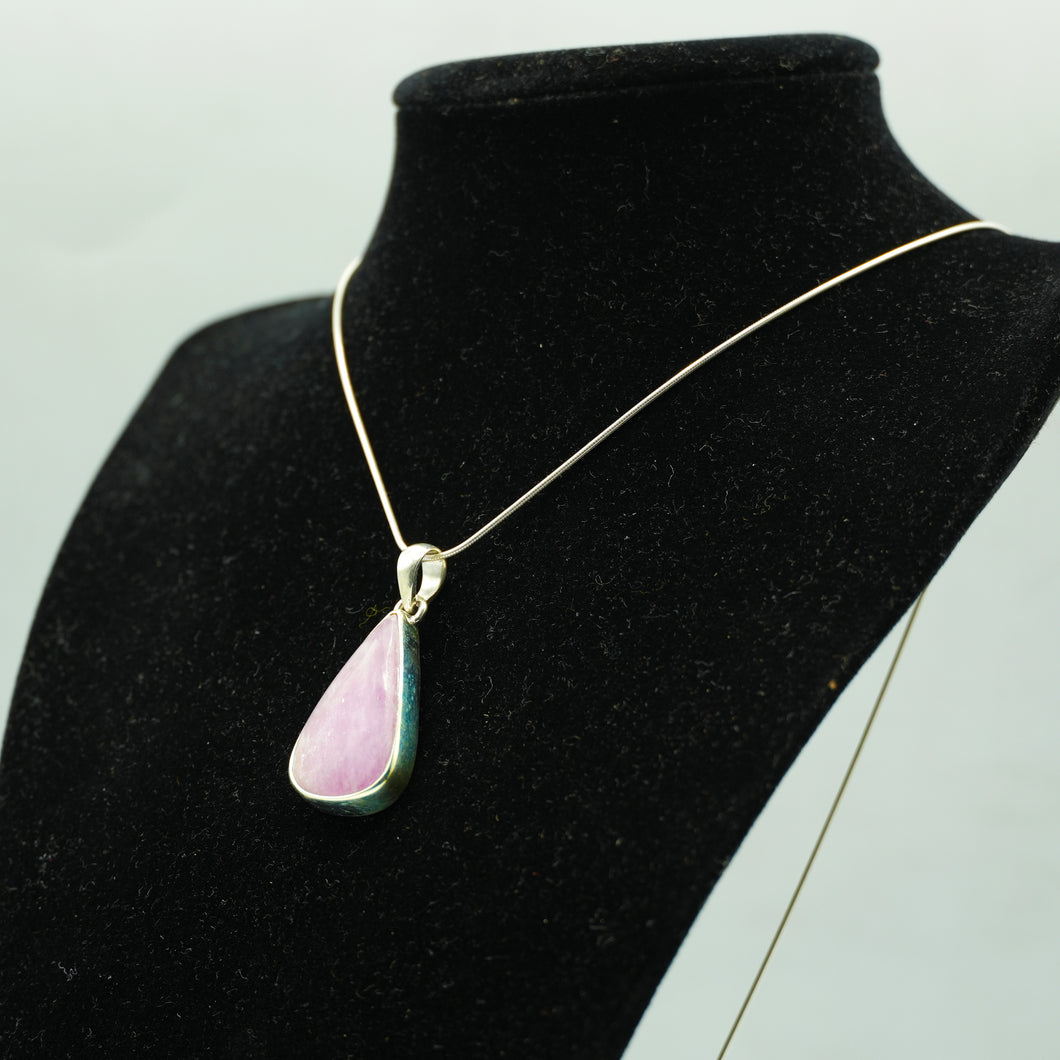 Kunsite Pendant in 925 Silver