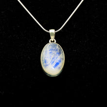 Load image into Gallery viewer, Moonstone pendant 925 Silver
