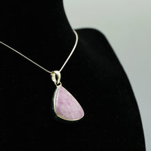 Load image into Gallery viewer, Kunsite Pendant 925 Silver
