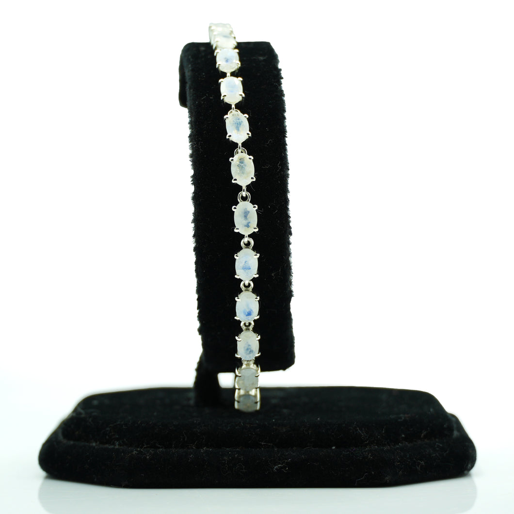 Moonstone Silver Bracelet set with cabochon-cut gemstones in Prong Settings