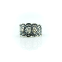 Load image into Gallery viewer, Navajo Silver Ring
