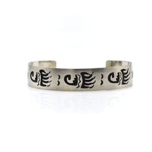 Load image into Gallery viewer, Navajo Bear Paw  Silver Bracelet
