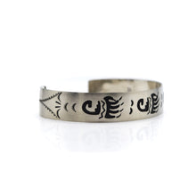 Load image into Gallery viewer, Navajo Bear Paw  Silver Bracelet
