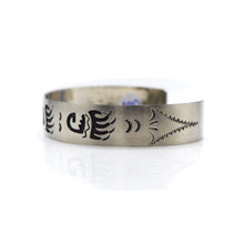 Load image into Gallery viewer, Navajo Bear Paw  Silver Bracelet
