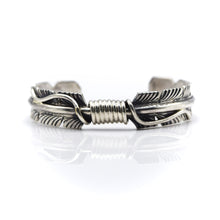 Load image into Gallery viewer, Navajo 925 Silver Feather Bracelet
