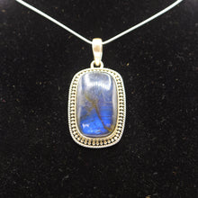 Load image into Gallery viewer, Labradorite Pendant 925 Silver
