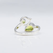 Load image into Gallery viewer, Peridot Leaf Ring 925 Silver
