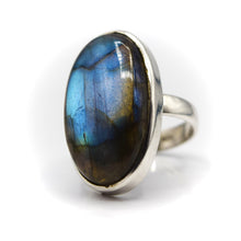Load image into Gallery viewer, Labradorite Oval Ring 925 Silver
