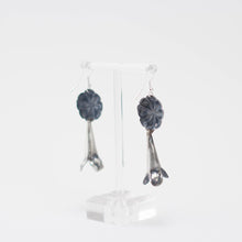 Load image into Gallery viewer, Navajo, Silver and Spiny Oyster Shell Earrings
